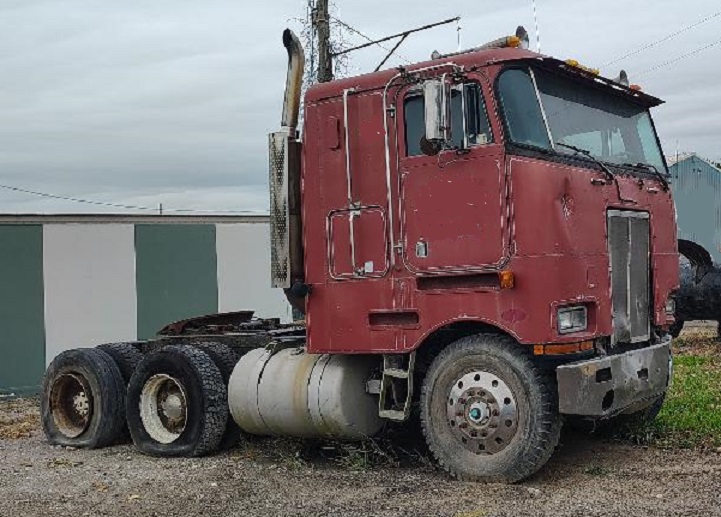 1981 PETERBILT Cabover - Image 8